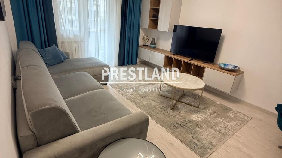 Apartament cu 3 camere, zona centrala. - Poză 2