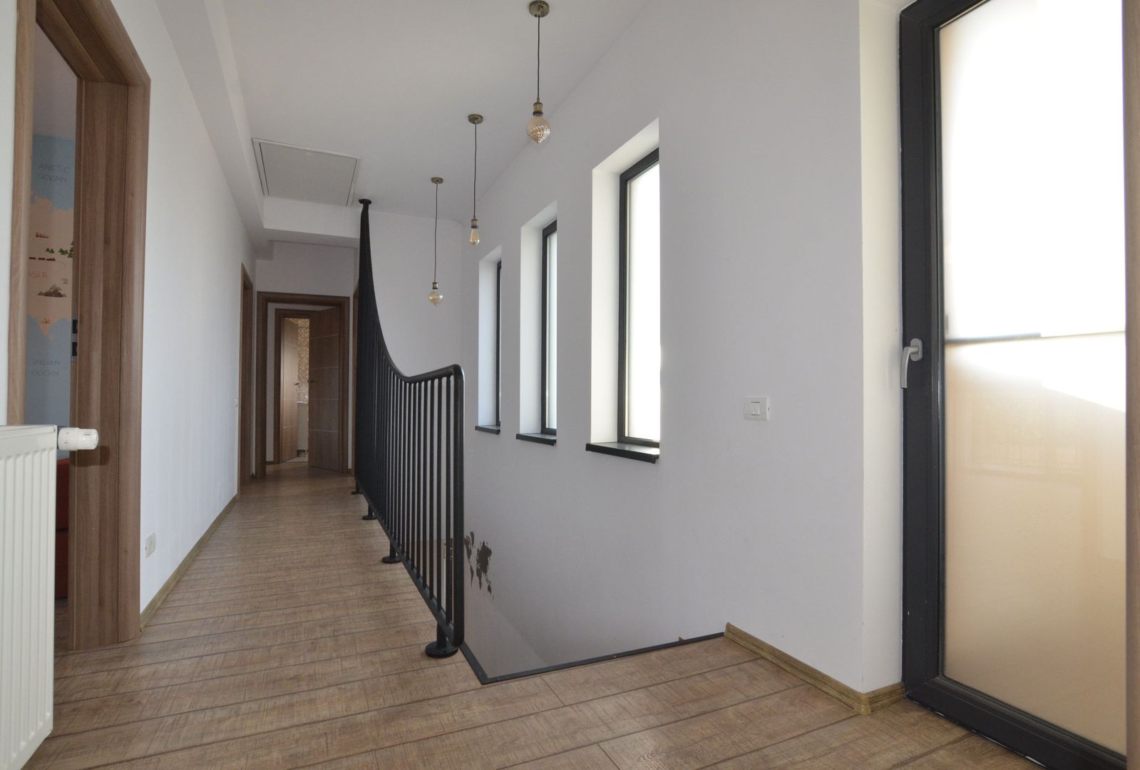 Inchiriem vila spatioasa singur in curte zona Tunari - Poză 17