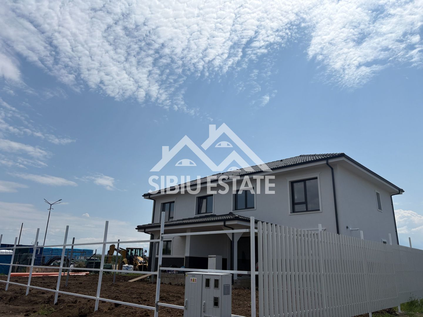 Duplex modern cu 4 camere, 102 mp – oază de liniște aproape de orașul Sibiu - Poză 3