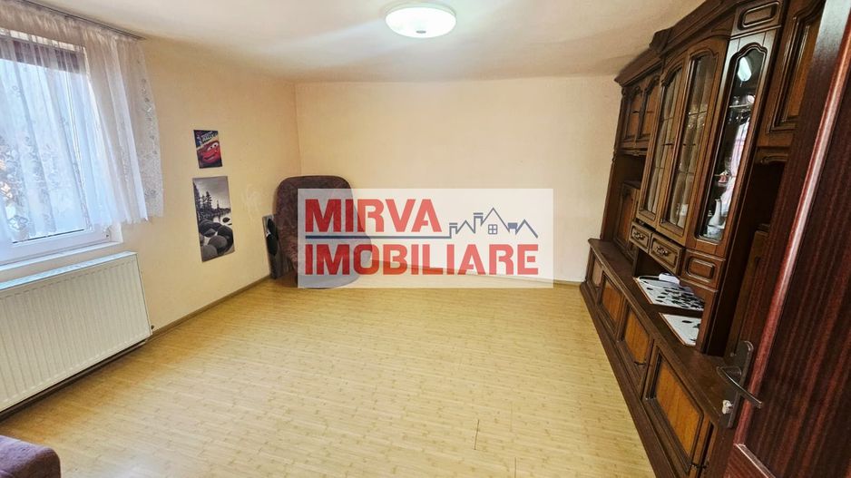 🏡 Casă spațioasă cu 9 camere în Strejnicu – pentru locuință, birouri - Poză 37