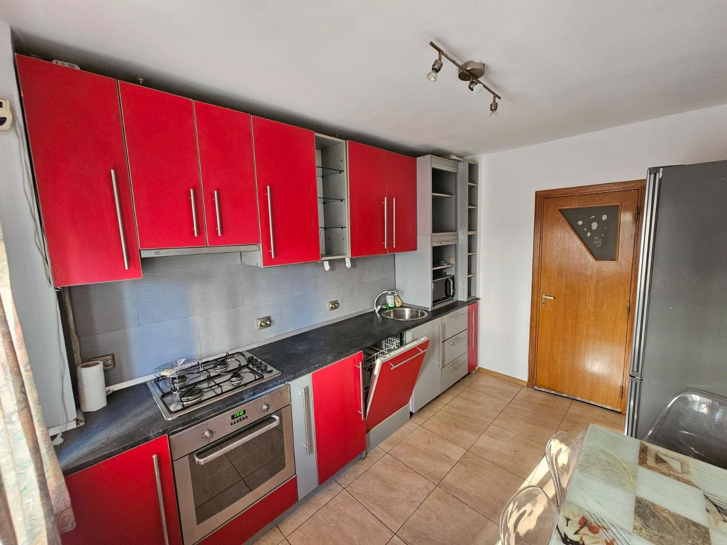 Apartament 4 camere, Stefan cel Mare - 5 min metrou, 2 bai, renovat - Poză 9