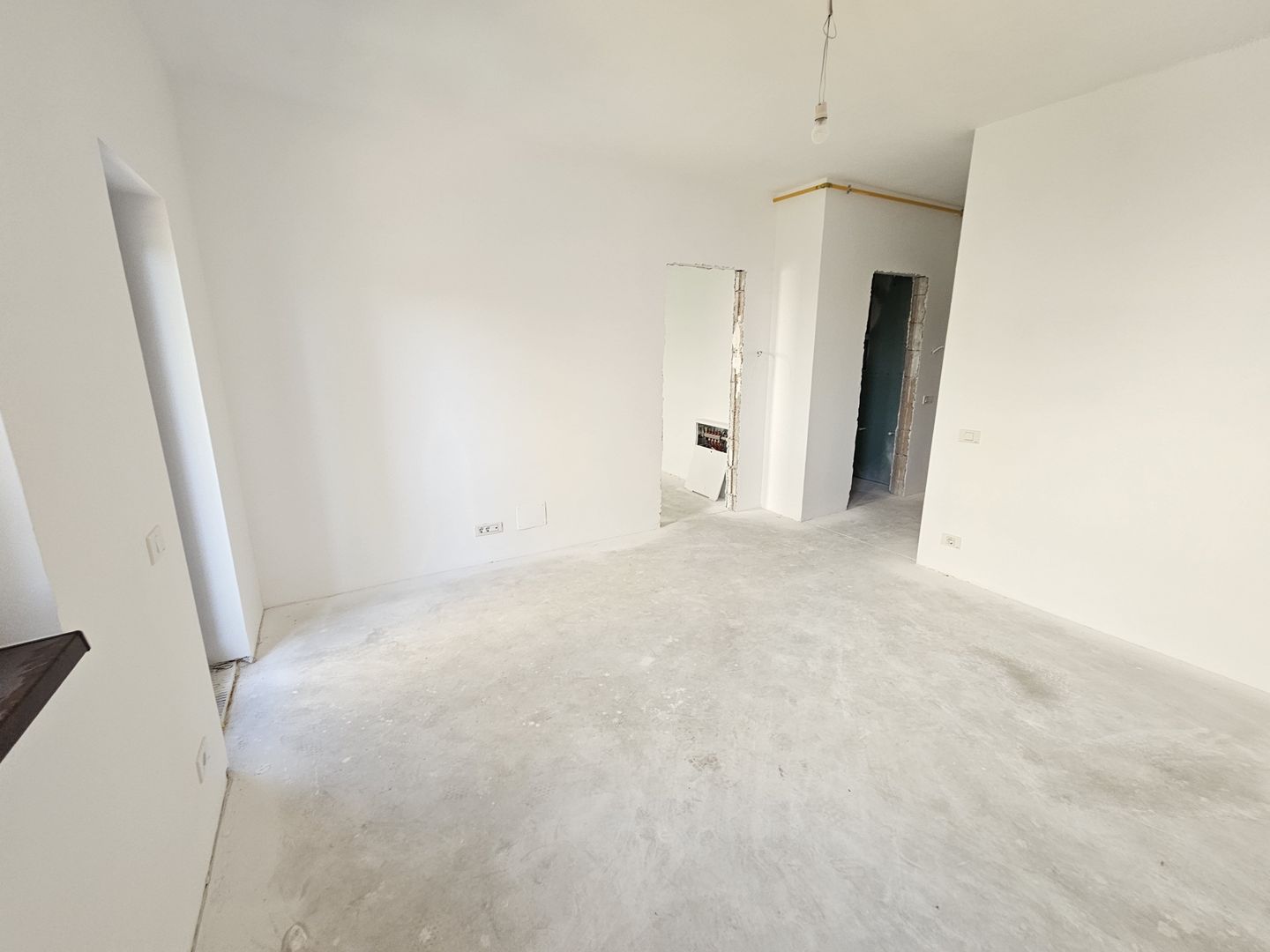 Garsonieră bloc deosebit Damaroaia - Poză 3