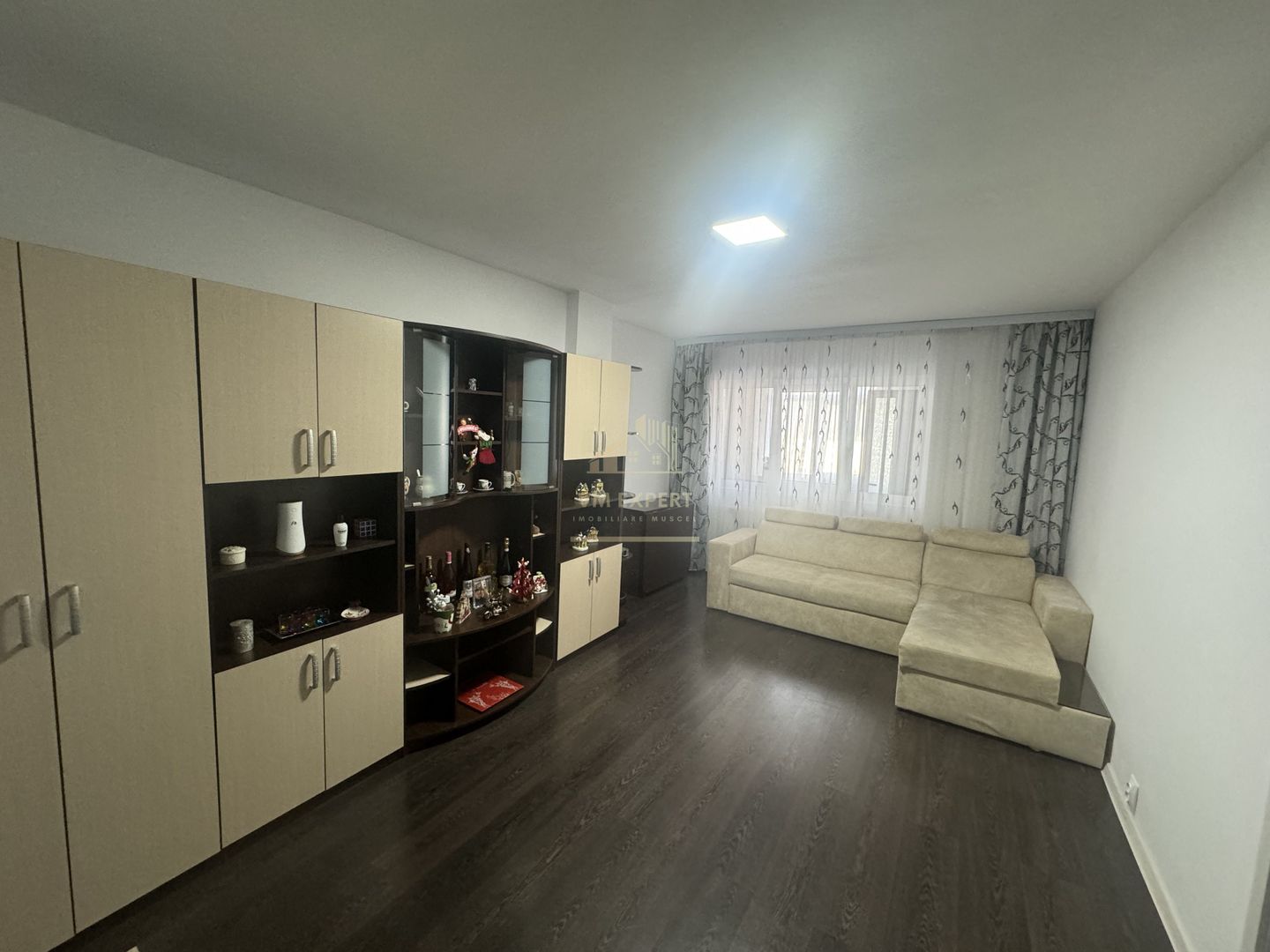 APARTAMENT CU 3 CAMERE, ETAJ 4, GRUI, CAMPULUNG - Poză 1