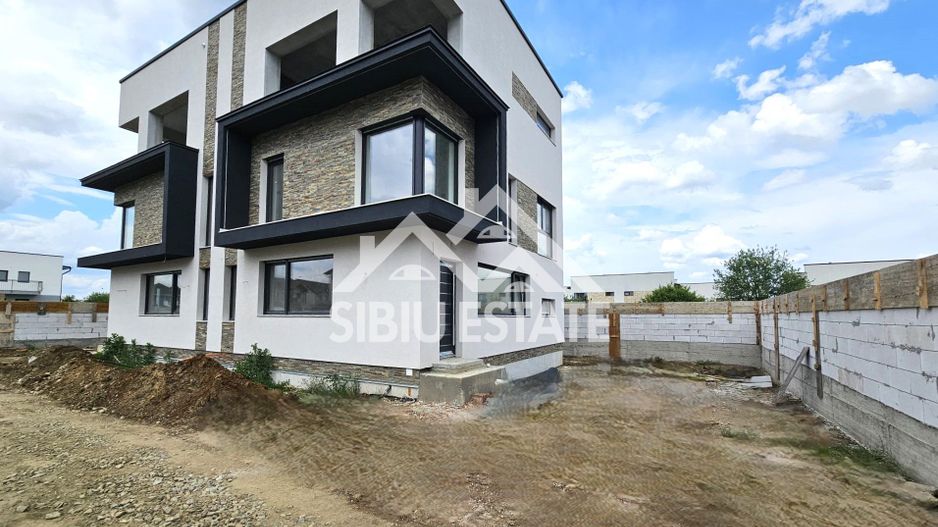 Casa Selimbar, Sibiu 3 dormitoare, 3 bai, terasa - Poză 2