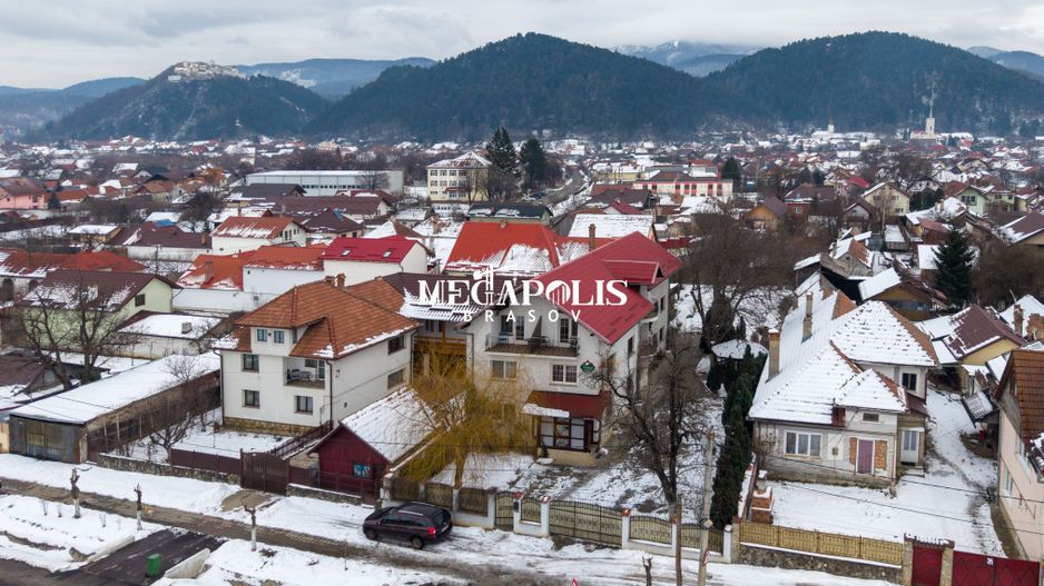 Pensiune de vânzare în Râșnov | 14 camere | 427 mp - Poză 2