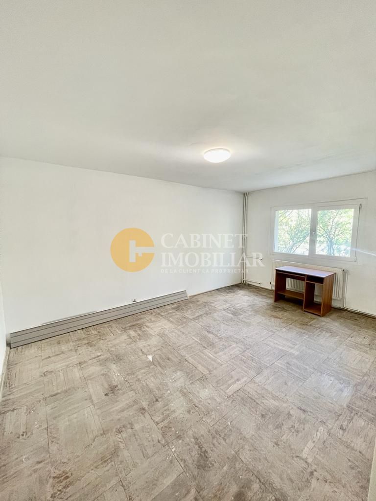 Etaj 1 Apartament 2 Camere Decomandat 55 MP Bloc 1986 - Poză 4