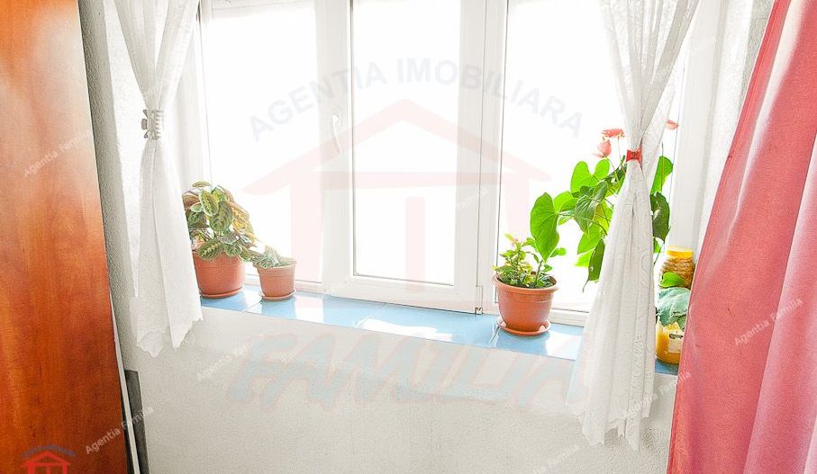 Apartament spatios, renovat, 4 camere, decomandat, etaj 4, Micro 39 - Poză 16