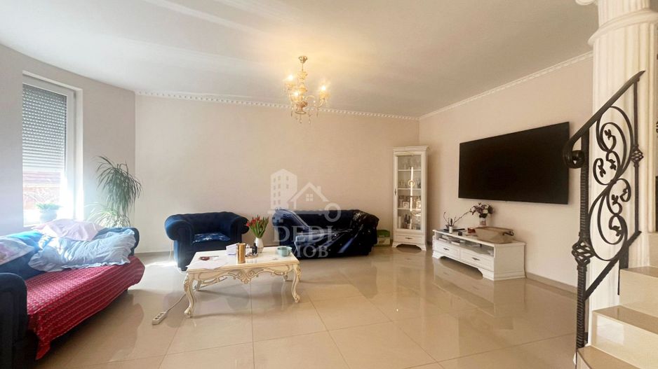 Casă cu 2 locuințe, teren intravilan 7062 mp Cetariu, Bihor - Poză 11