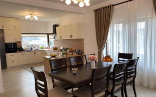 Casa individuala | 5 camere | 200 MPU | Garaj | Cisnadie - Poză 2