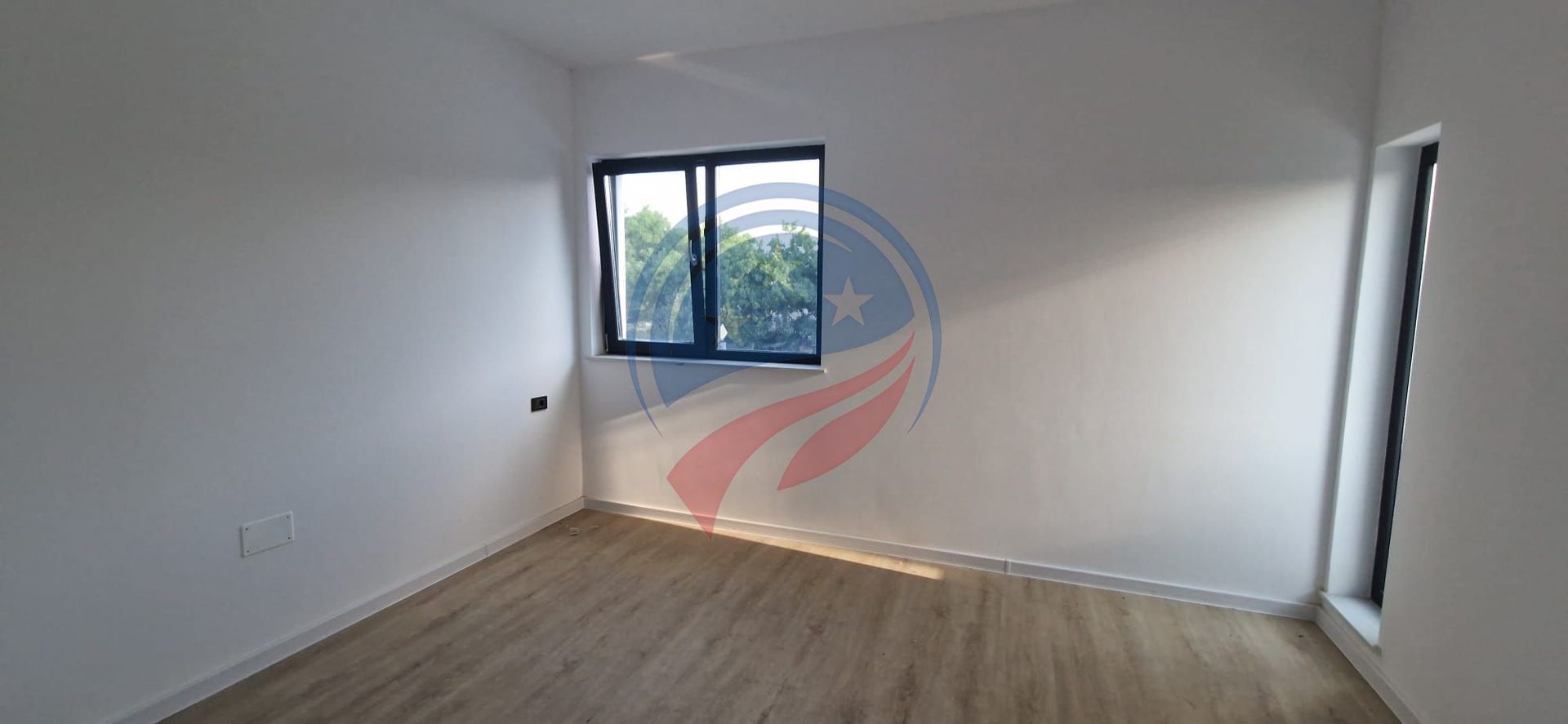 Casă modernă de lux – 4 camere, teren 373 mp, curte amenajată - Poză 4