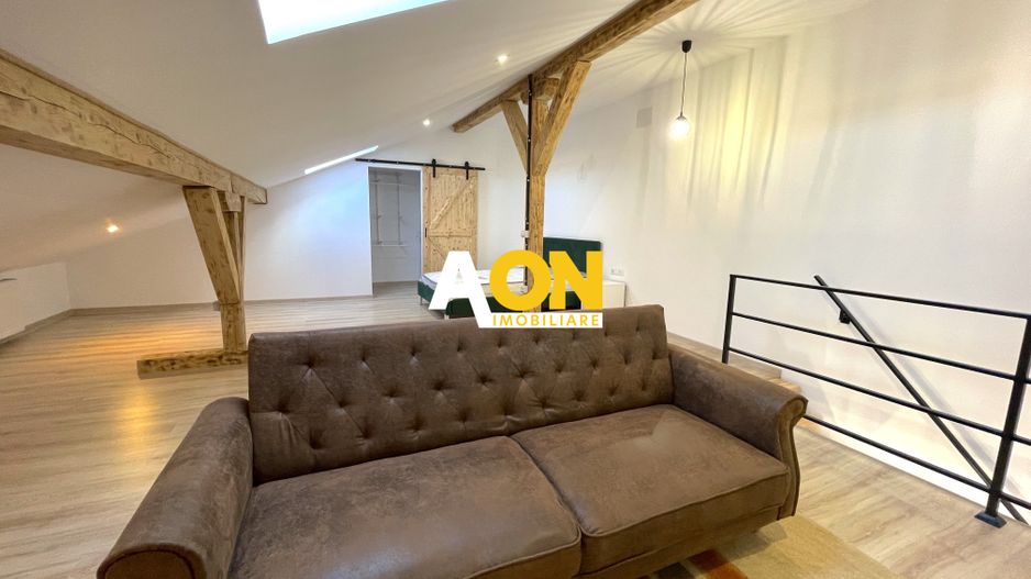 Apartament cu 3 camere, balcon si scara interioara - Poză 12