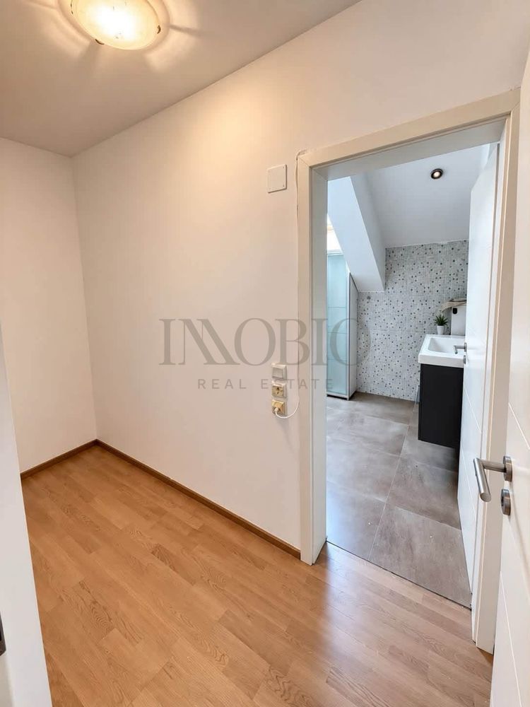 Vilă Premium cu Piscină Privată, Curte Generoasă și 5 Locuri - Poză 8