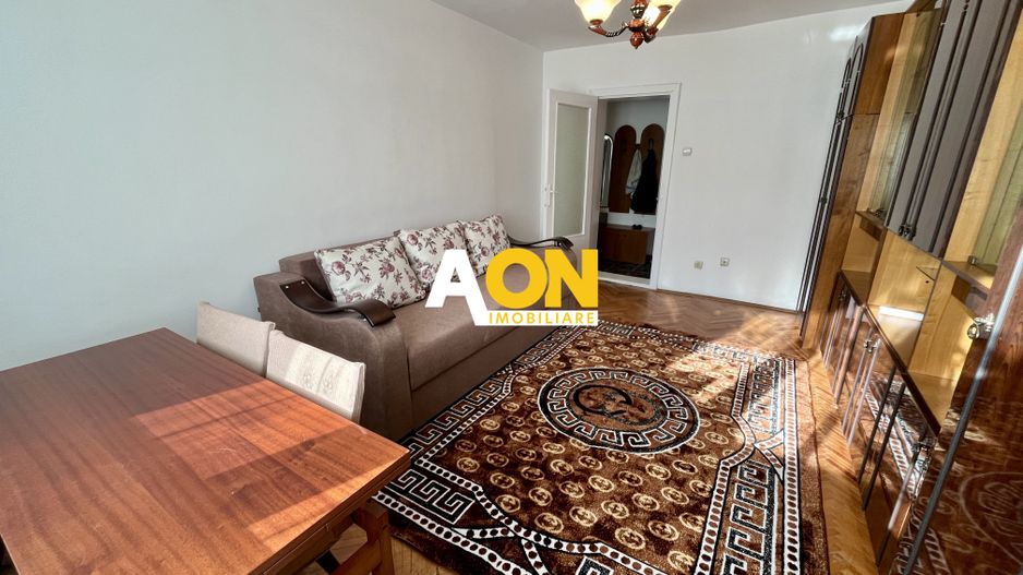 Apartament cu 3 Camere, Etaj 1, Decomandat, Zonă Ultracentrală - Poză 2