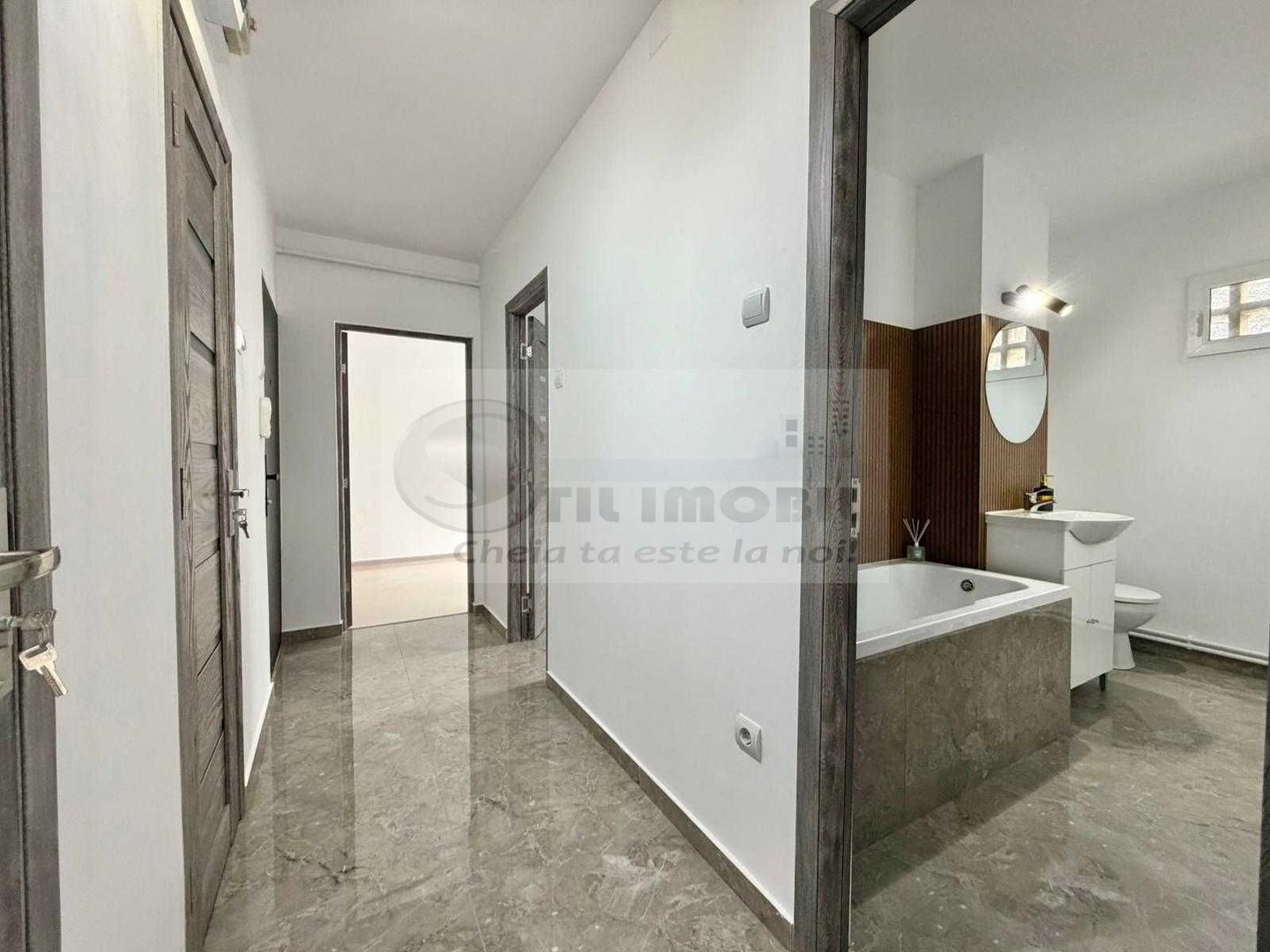 Apartament renovat 60 mp, Zona Podu Ros 128.000 Euro - Poză 1