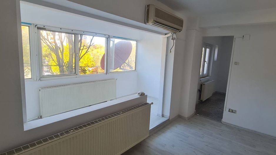 De inchiriat apartament cu 3 camere , Tineretului sector4 - Poză 1