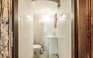 Spatiu comercial cu intrare din strada, fatada in curs de renovare - Poză 6