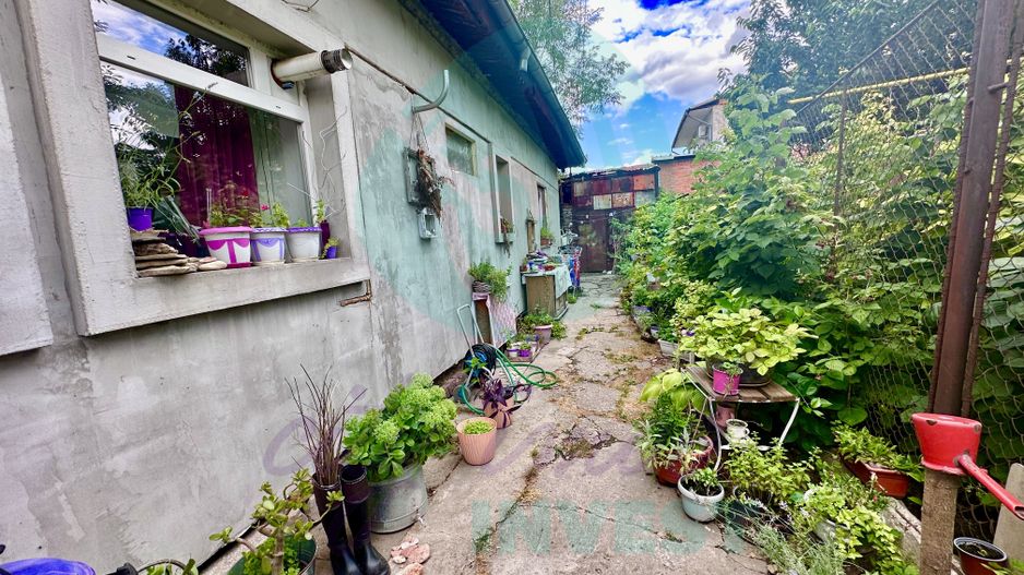 Teren de 250 mp cu casa -  la o distanta de 7 minute de statia de metrou - Poză 4