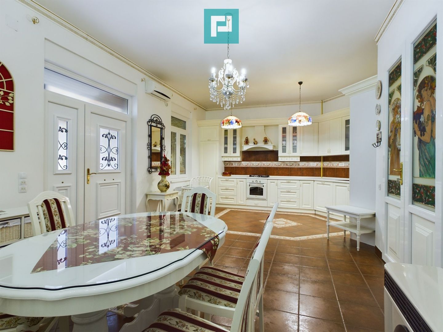 Vilă luxoasă cu o casă de oaspeți în Serbia - Poză 22