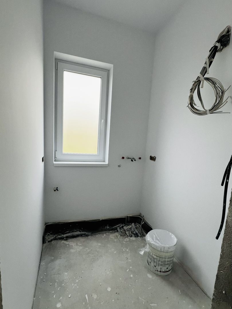 Duplex nou cu 5 camere despartit prin garaj - Dumbravita - Poză 8