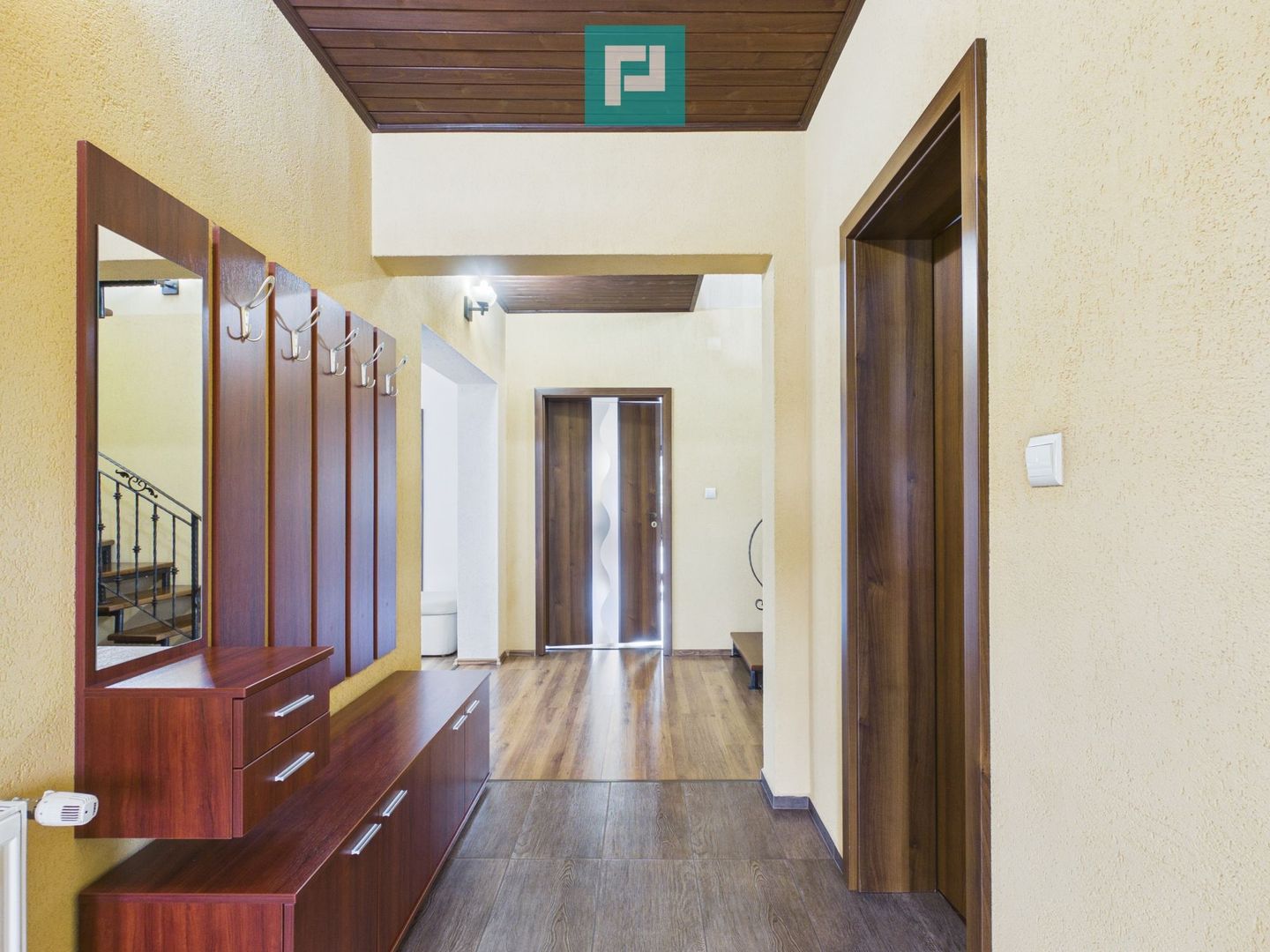 Casă cu 5 camere și teren 562 mp, Curtici - Poză 5