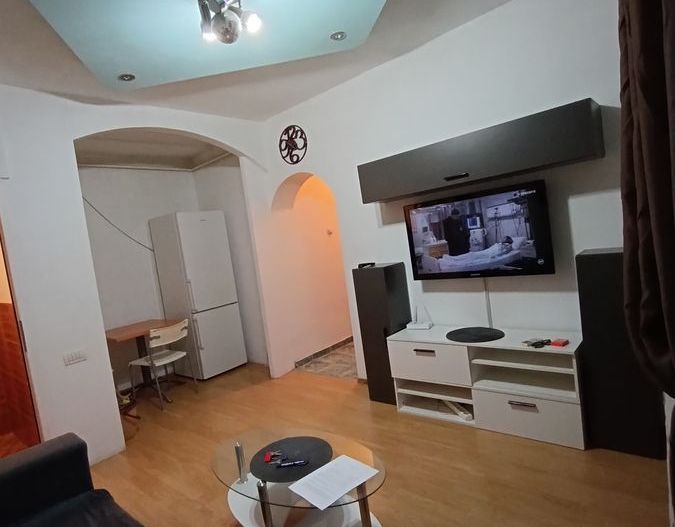 APARTAMENT 3 CAMERE ZONA METROU GORJULUI - Poză 2