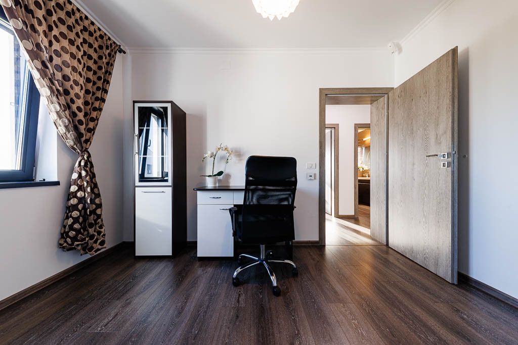 Apartament spatios, luminos,4 camere, zona Braytim, Comision 0 - Poză 35