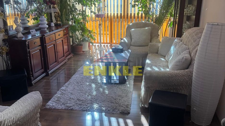 De vanzare apartament cu 3 camere,  zona Liceului Mihai Eminescu - Poză 1