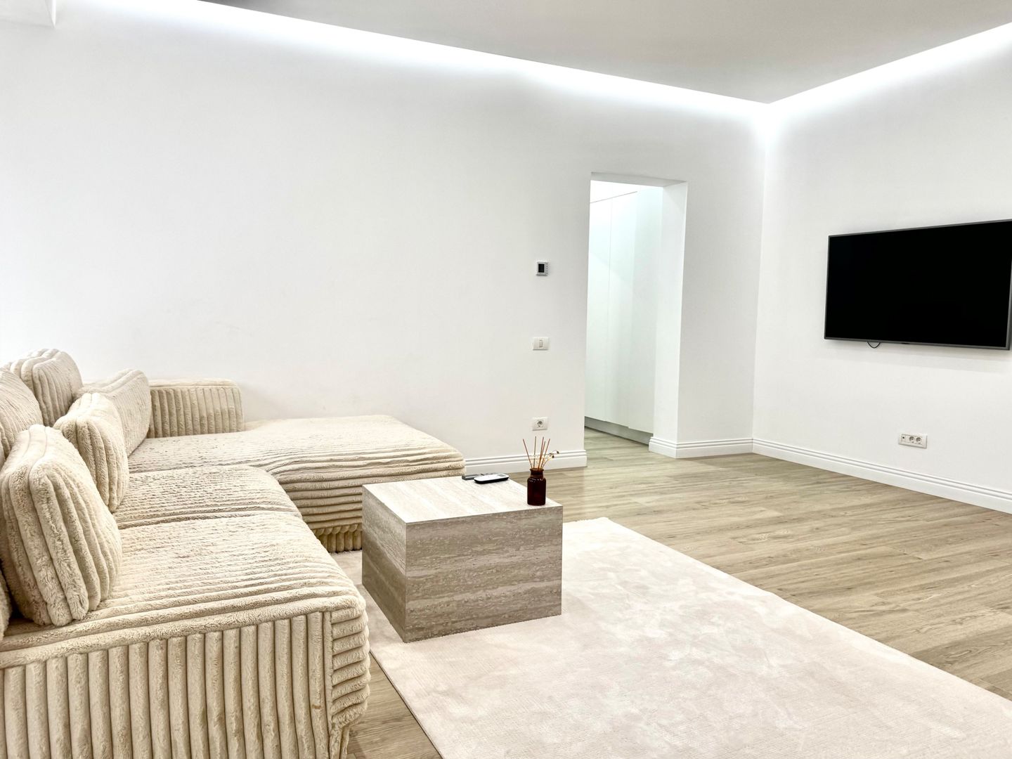 Apartament cochet și elegant, dressing generos,  la intrare in  Giroc - Poză 9