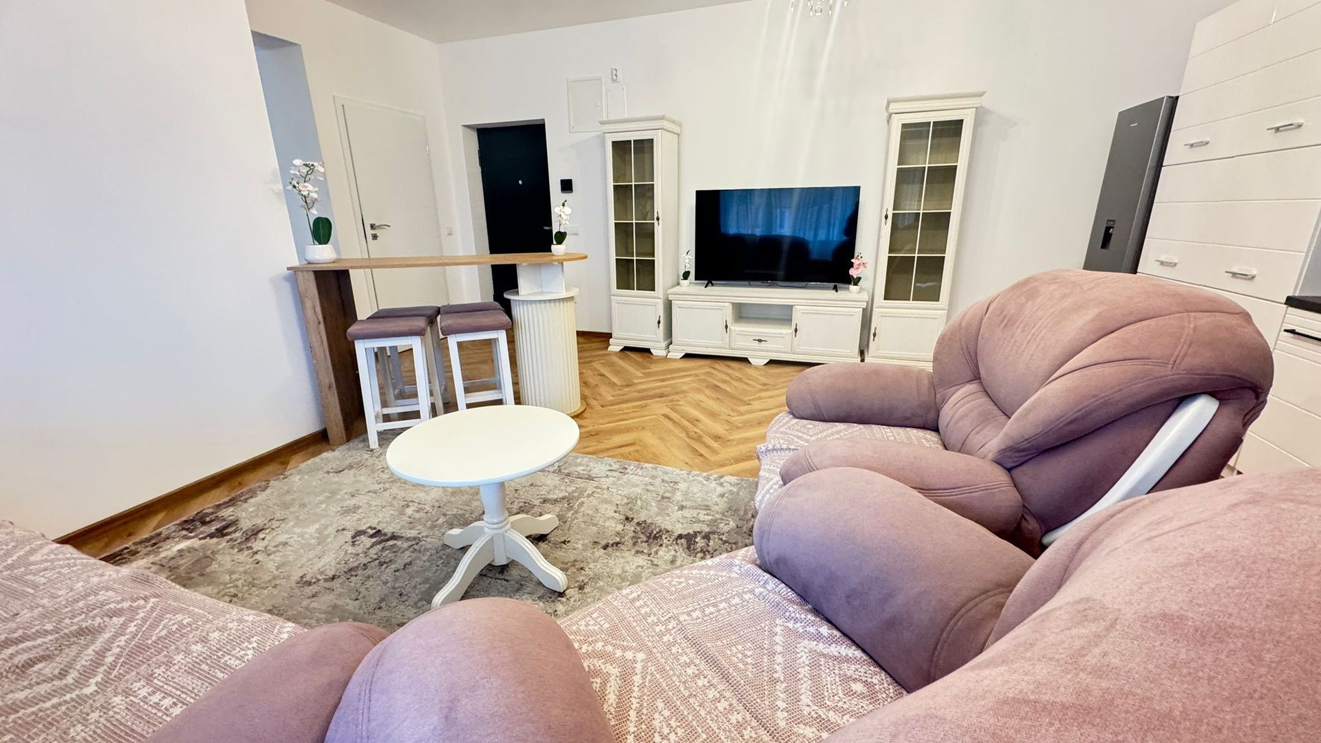 Apartament 3 camere de închiriat – zonă centrală, lângă Mall-ul nou - Poză 2