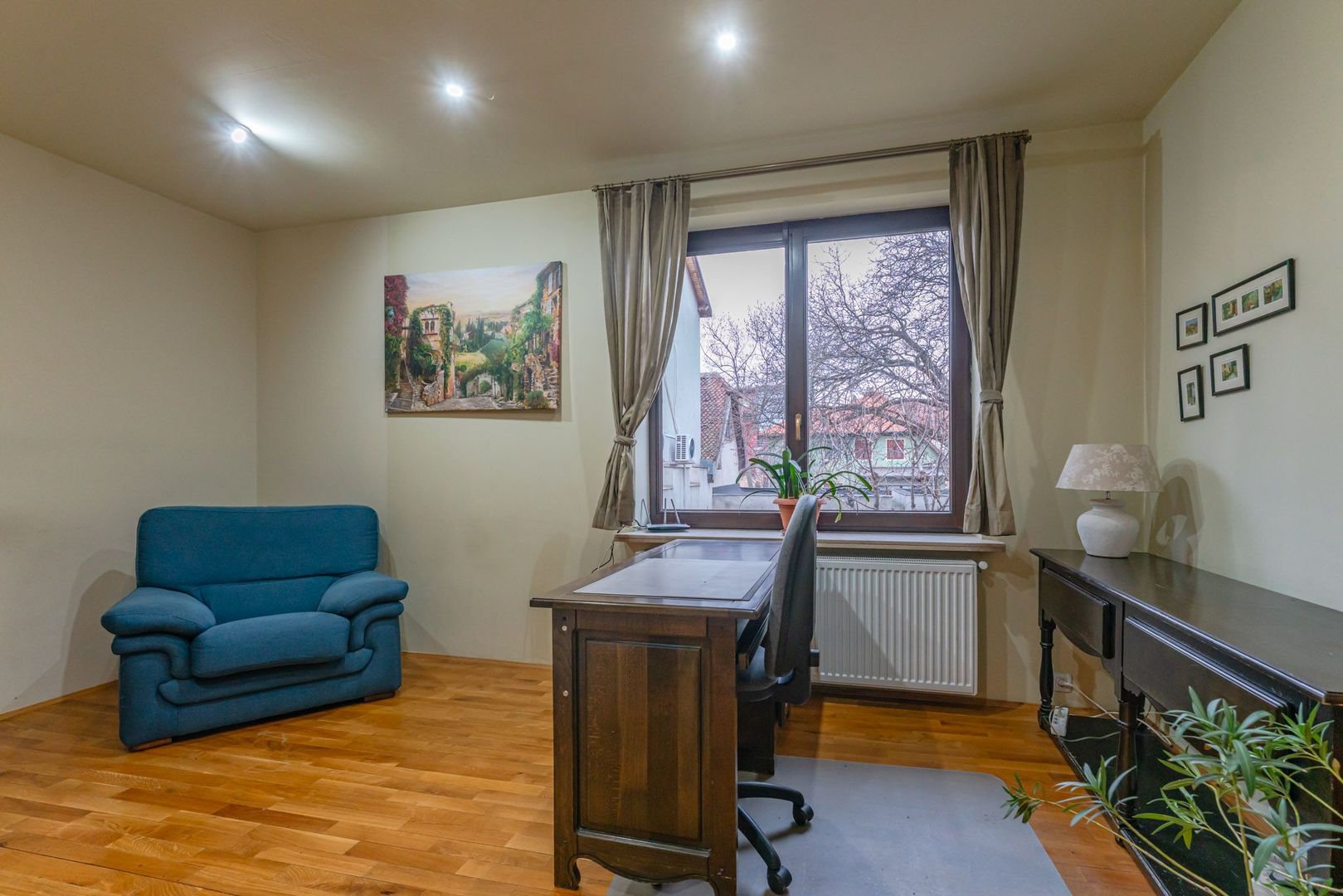 Casă individuală cu 7 camere lângă AFI Mall, ideală pentru birouri sau locuință - Poză 9