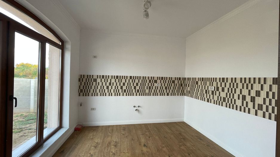 Casa individuala pe parter 160Mp -la asfalt-Ghiroda - Poză 7