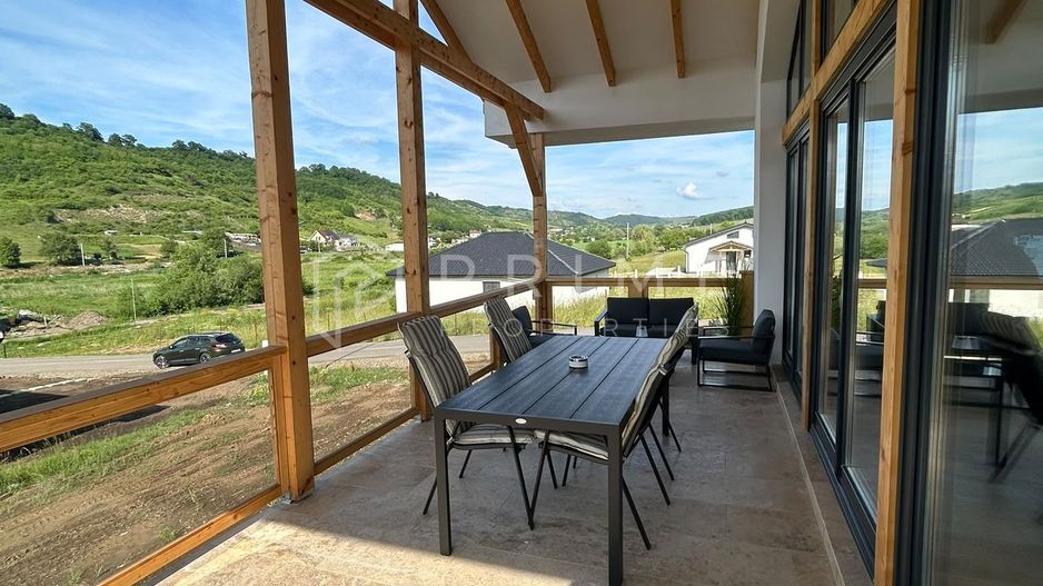 Casă modernă de închiriat – Eleganță și confort în Livezeni - Poză 13