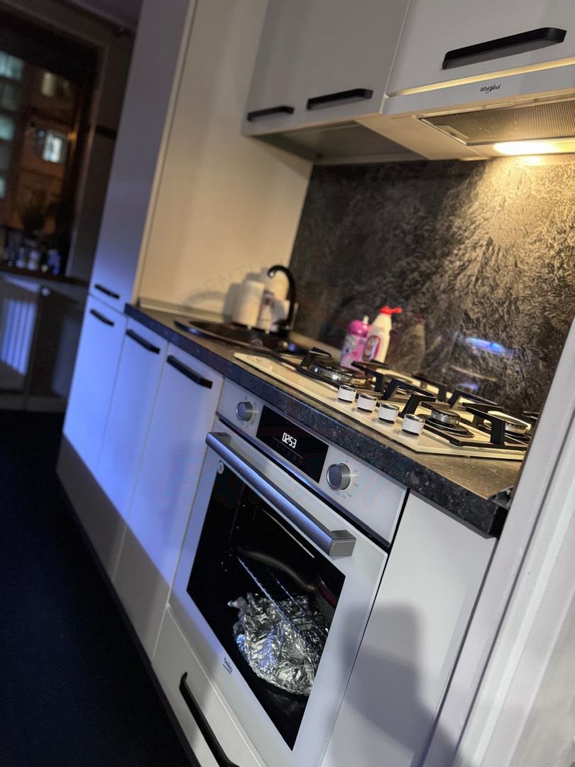 De vanzare apartament 3 camere Parter Mazepa 1 - Poză 9