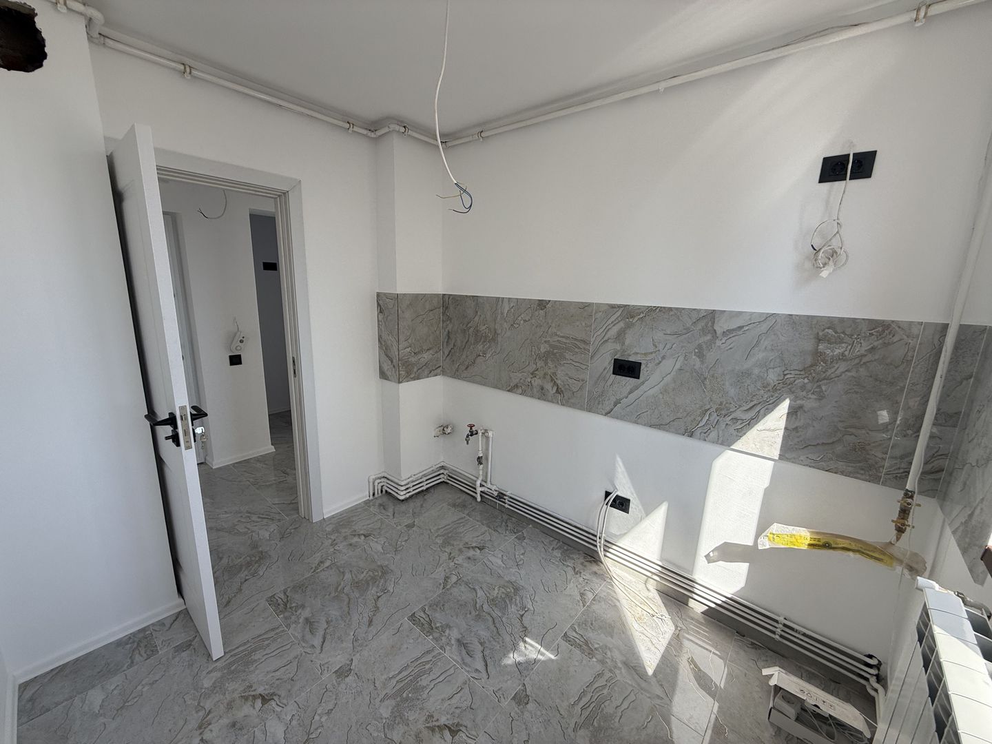 Apartament 3 camere renovat ca la carte zona OMV Campina - Poză 9