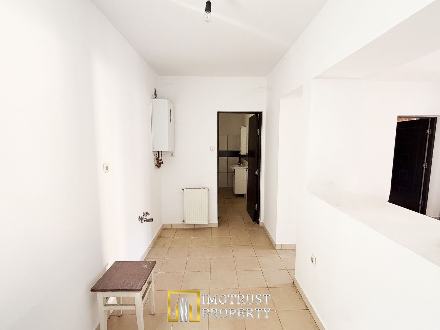 Apartament spațios la parter |ideal pentru locuire, birou, investiție - Poză 3