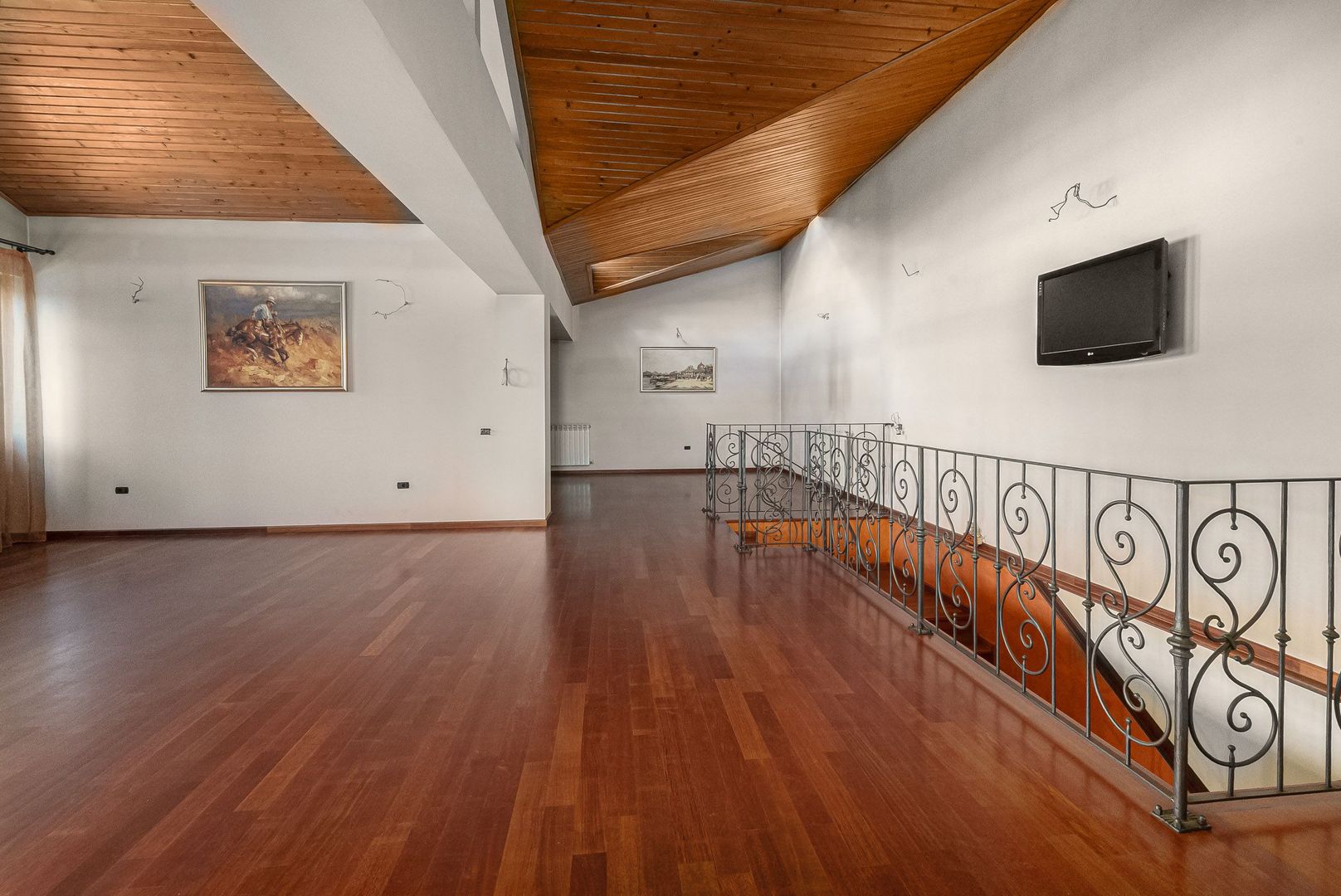 RAHOVA Salaj Vila 2007 S+P+1+M calitate superioara 370 mp - Poză 27