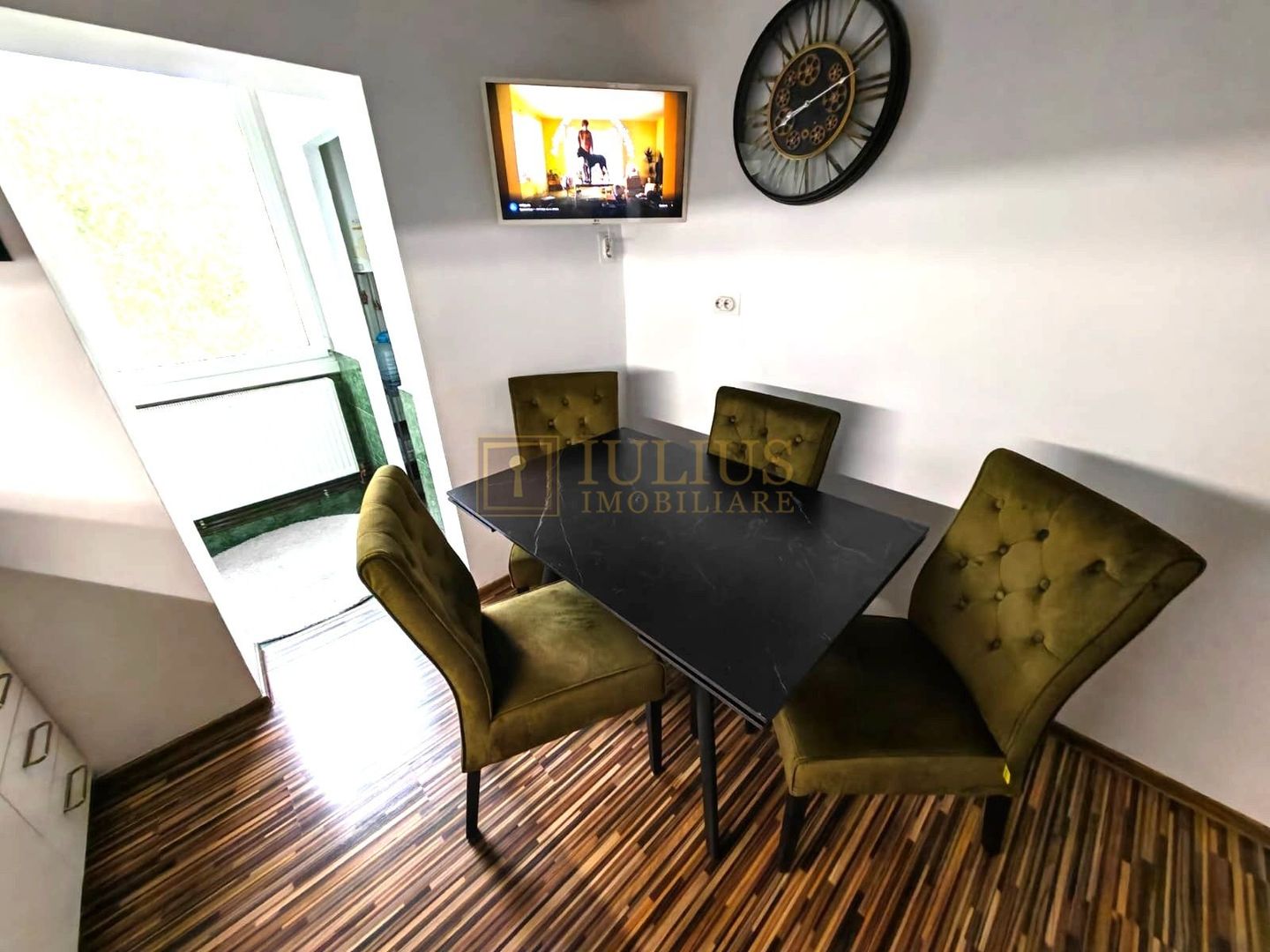 Apartament cu 3 camere in zona Lunei - Poză 10