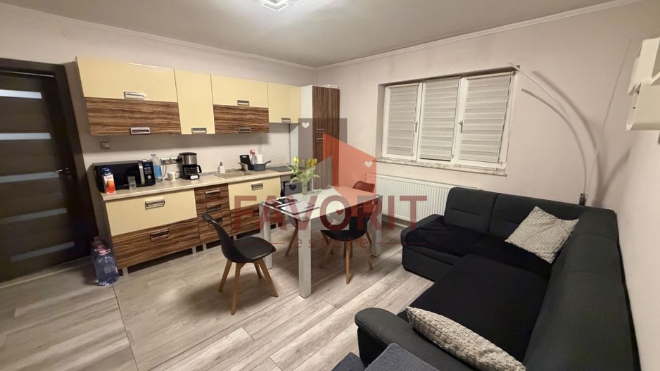 Mobilat si utilat. Bloc izolat. La 2 pasi de scoala - Poză 1