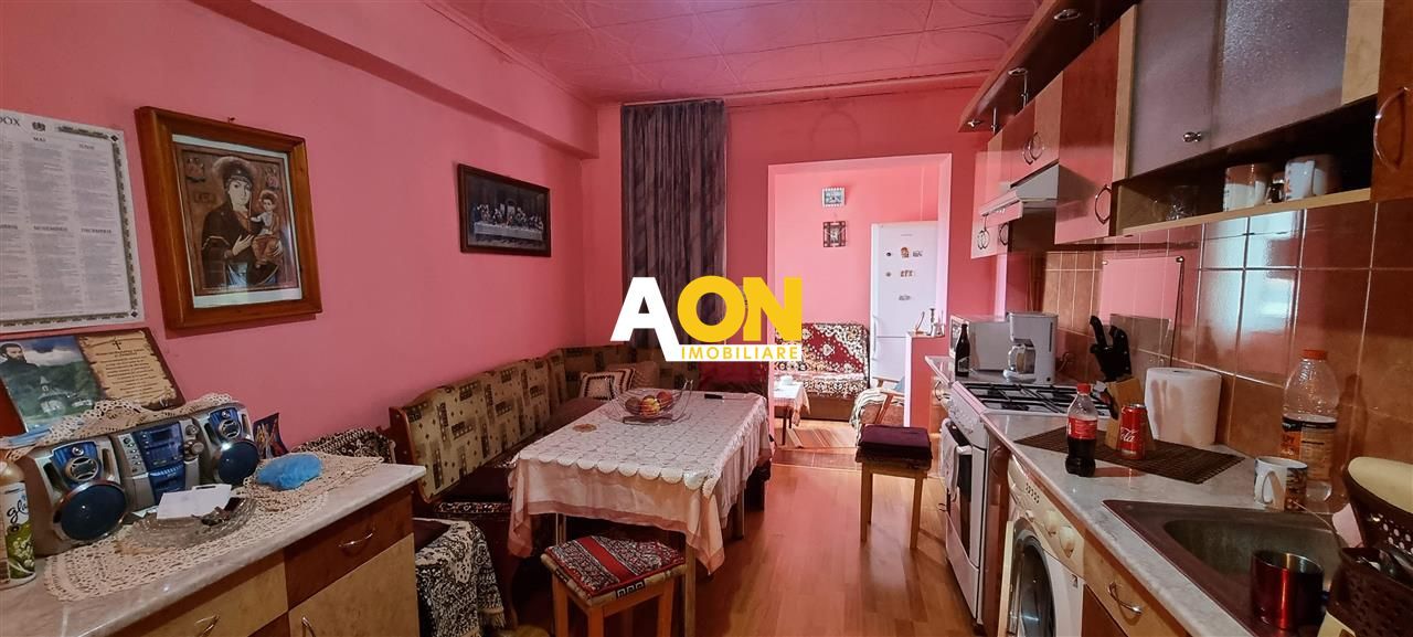 De vanzare apartament 3 camere Ampoi 2 - Poză 2