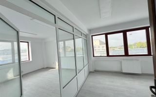 Spatii comerciale moderne de inchiriat, in cladire recent renovata - Poză 2