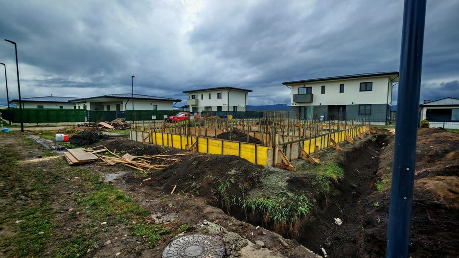 DIFERIT Haus ,Cristian,500 mp cu autorizatie,CASA IN CURS DE EXECUTIE - Poză 1