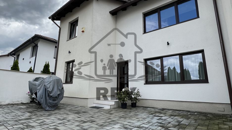 Casă de tip triplex la vânzare 6 camere /Șelimbăr /Secția 1 de Poliție - Poză 16