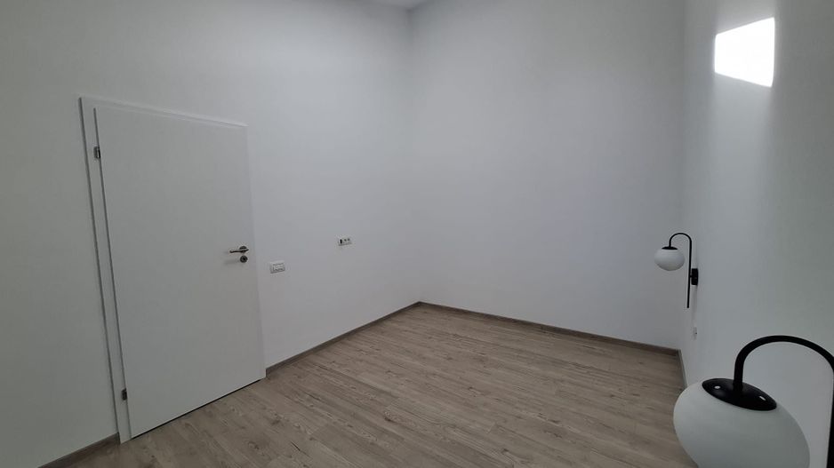 Apartament 2 camere in Vila , Centrala Proprie , Totul Nou L354 - Poză 1