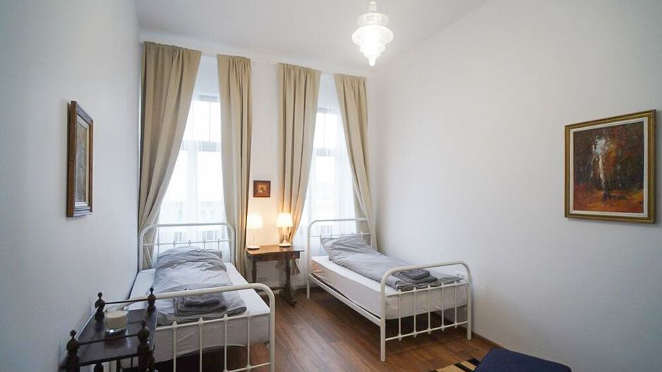 Apartament ultracentral, 2 dormitoare, 58 mp. 120 000 E. Comision 0. - Poză 7