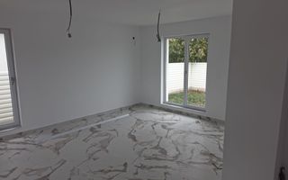 Casa 4 camere Crevedia - Poză 7