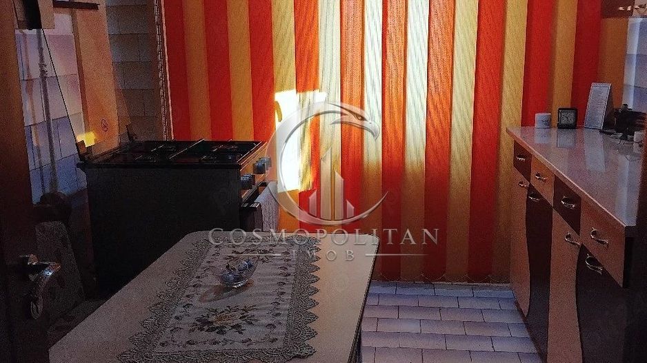 Apartament cu 3 camere ~ zona Rm. Sarat ~ etaj 3din4 ~ confort 1 - Poză 3