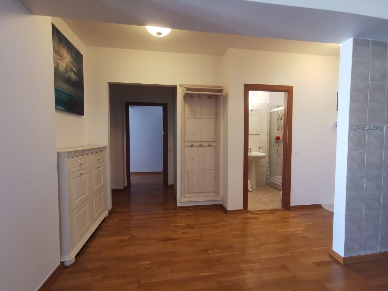 Închiriez apartament 3 camere, Decebal,mobilat, centrală bloc, parcare - Poză 8