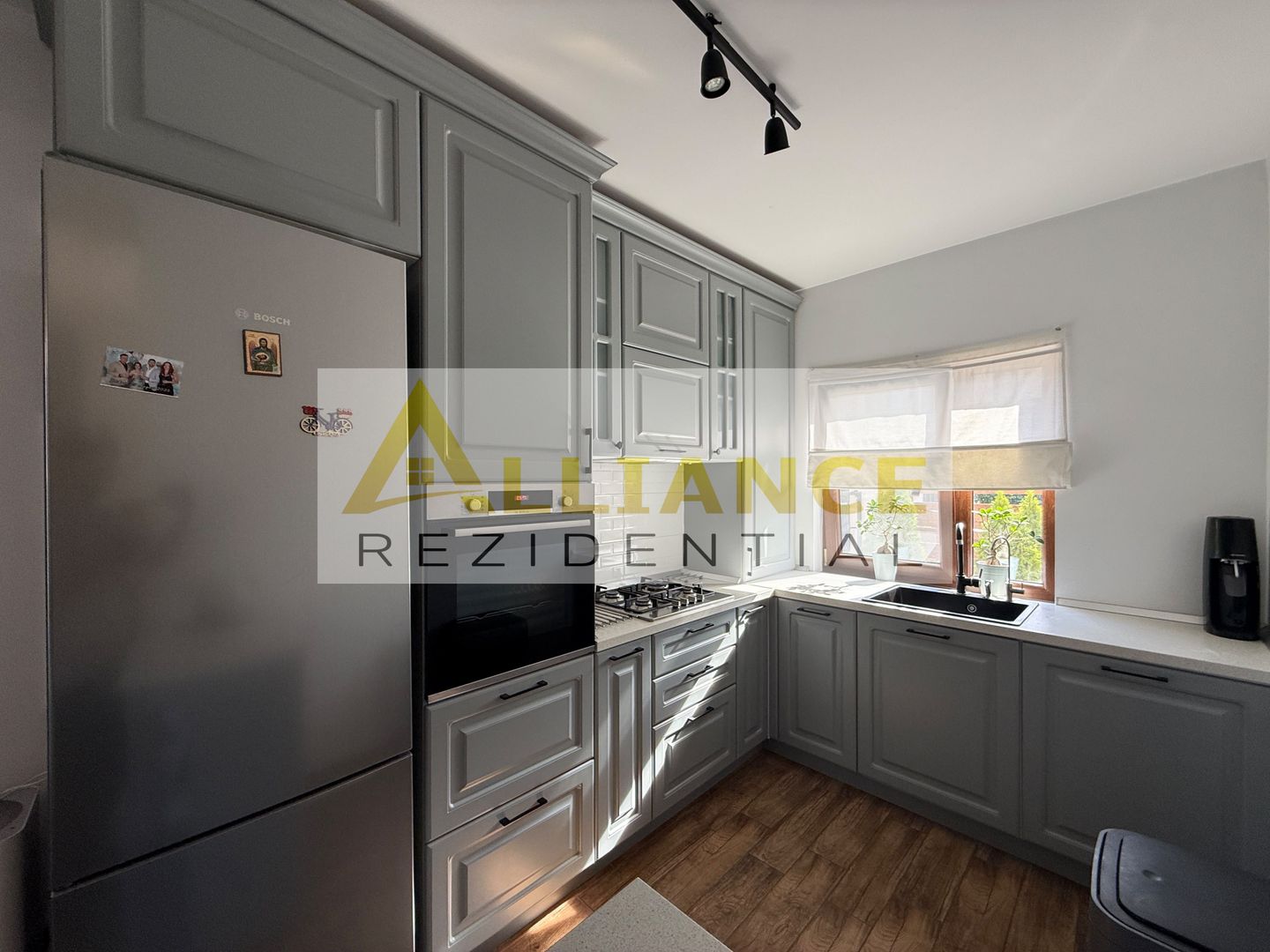 Casă P\+E\+M, complet mobilată, 4 camere, 3 dormitoare, matrimonial - Poză 13