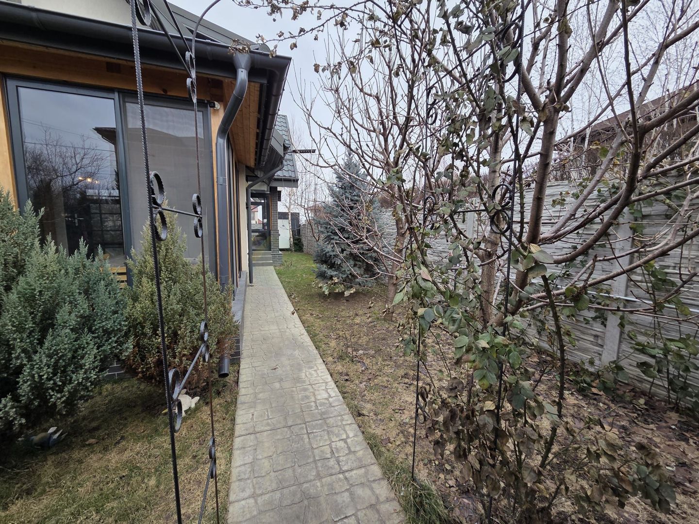 Casă unicat, stil american, 4 camere, garaj, teren 450 mp – Tunari - Poză 32