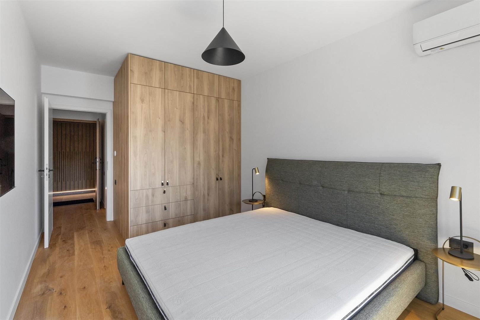 Apartament 25 cam Premium Central | Parcare Subterana si Utilitati incluse - Poză 11